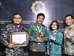 Bupati Nias Barat Kembali Menerima UHC Award Tahun 2024