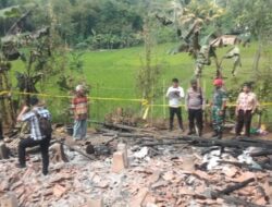 Sebuah Rumah Panggung di Desa Lingga Raja Tasikmalaya Ludes Dilalap Si Jago Merah